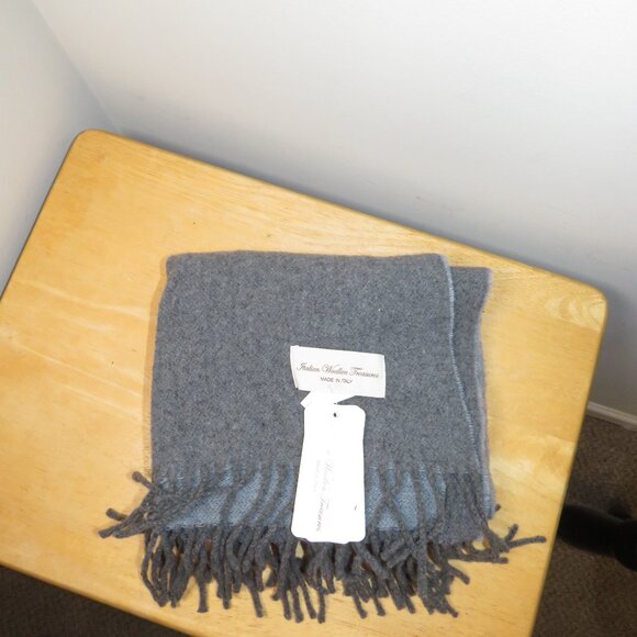 NWT Italian Woolen Treasures Gray 100% Wool Scarf 17"x81" Fringe Made in Italy - Picture 8 of 8